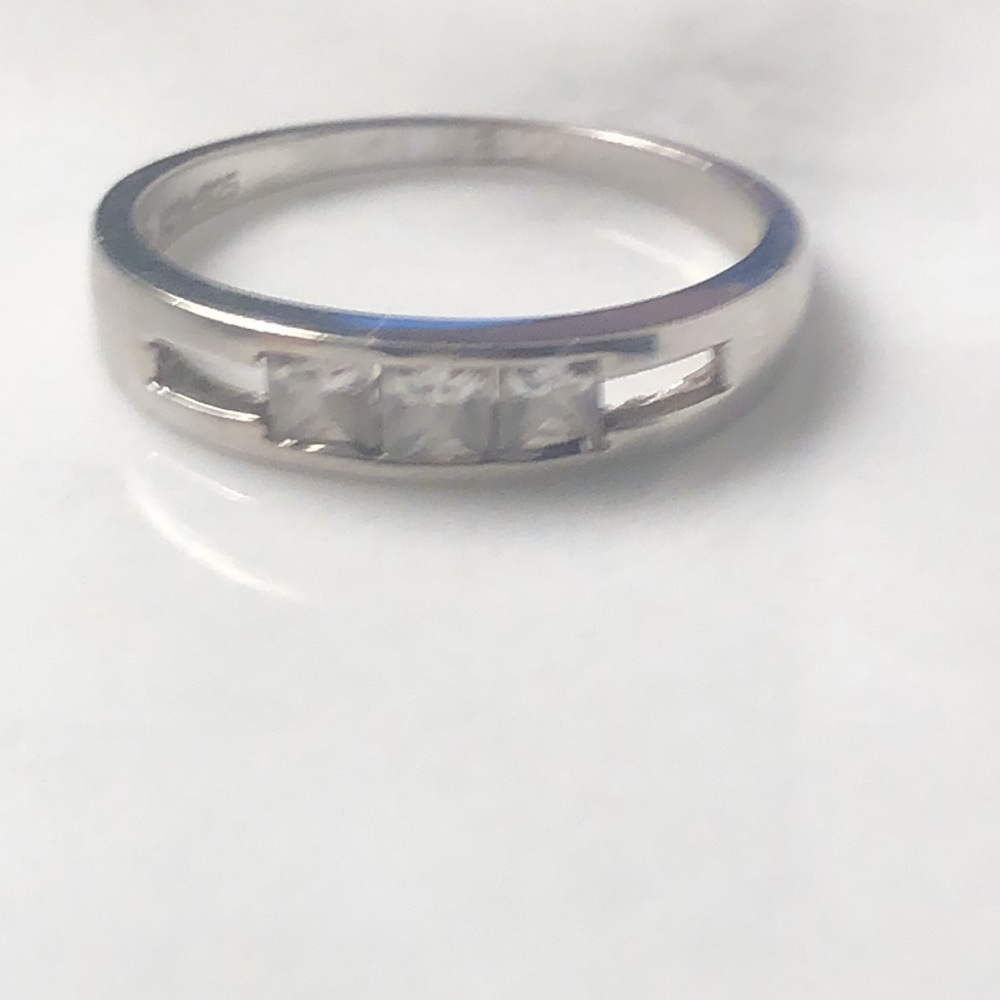 Sterling‎ silver & square CZ band ring Size 8.25